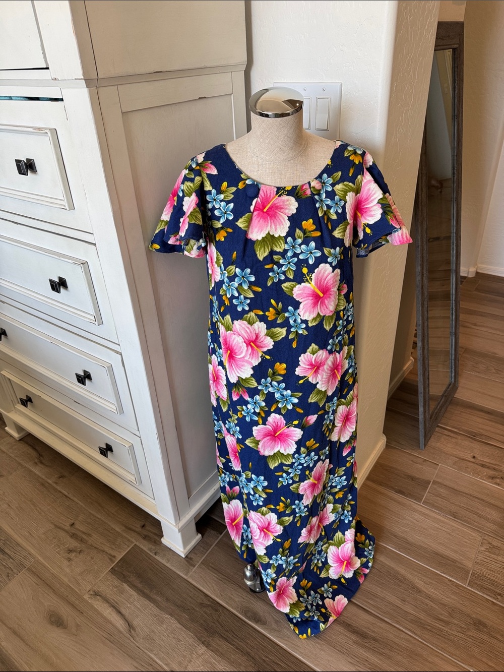 Vintage Ui-Maikai barkcloth Hawaiian dress mumu muumuu